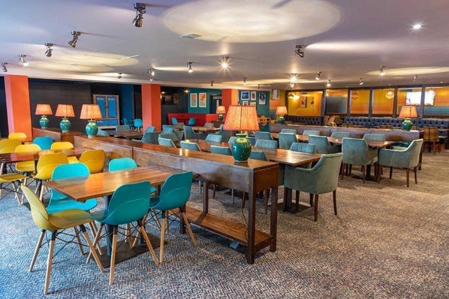 Highway Hotel Лосимът Екстериор снимка