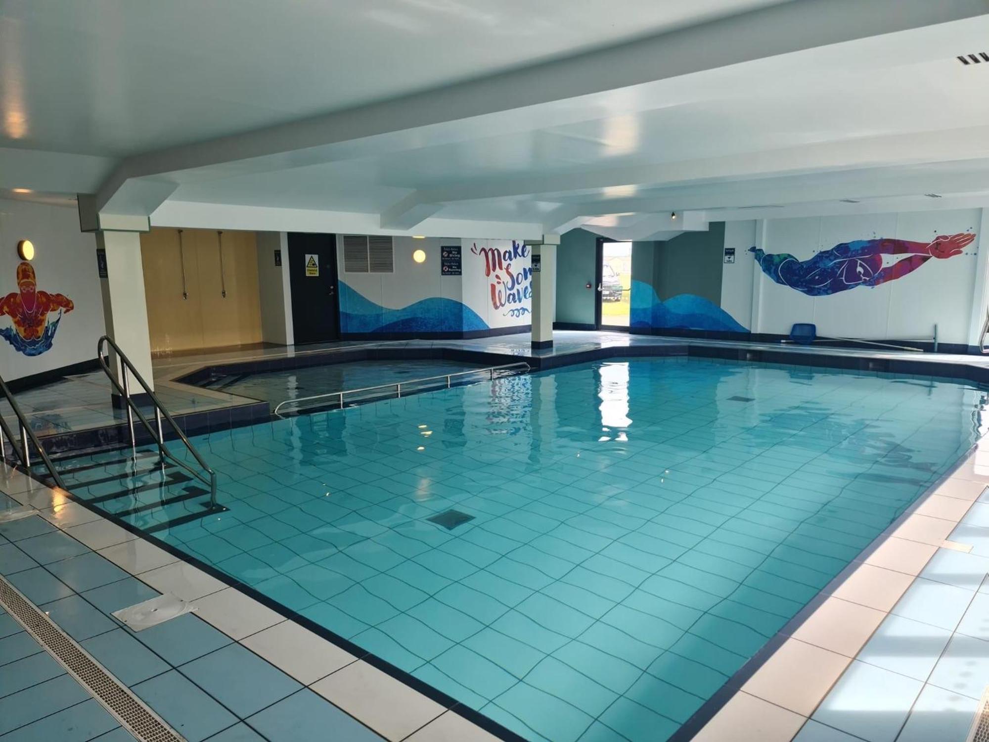 Highway Hotel Лосимът Екстериор снимка